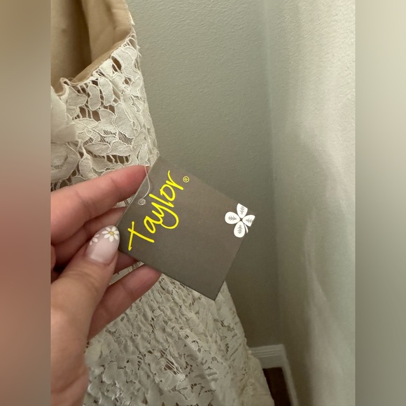 Plus Dress 🤍 - Picture 9 of 11